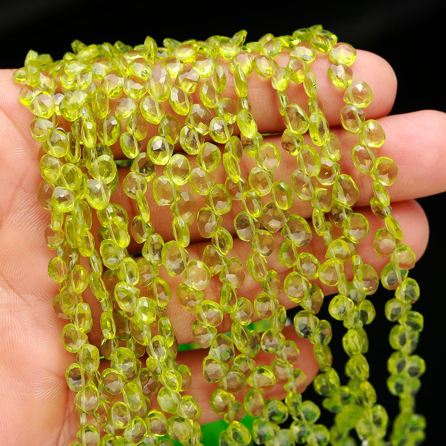 Parrot Green Peridot Heart Shape Beads Natural Peridot Faceted Heart Shape 5-6 MM Briolettes for Designer Jewelry Necklace Pendant Making