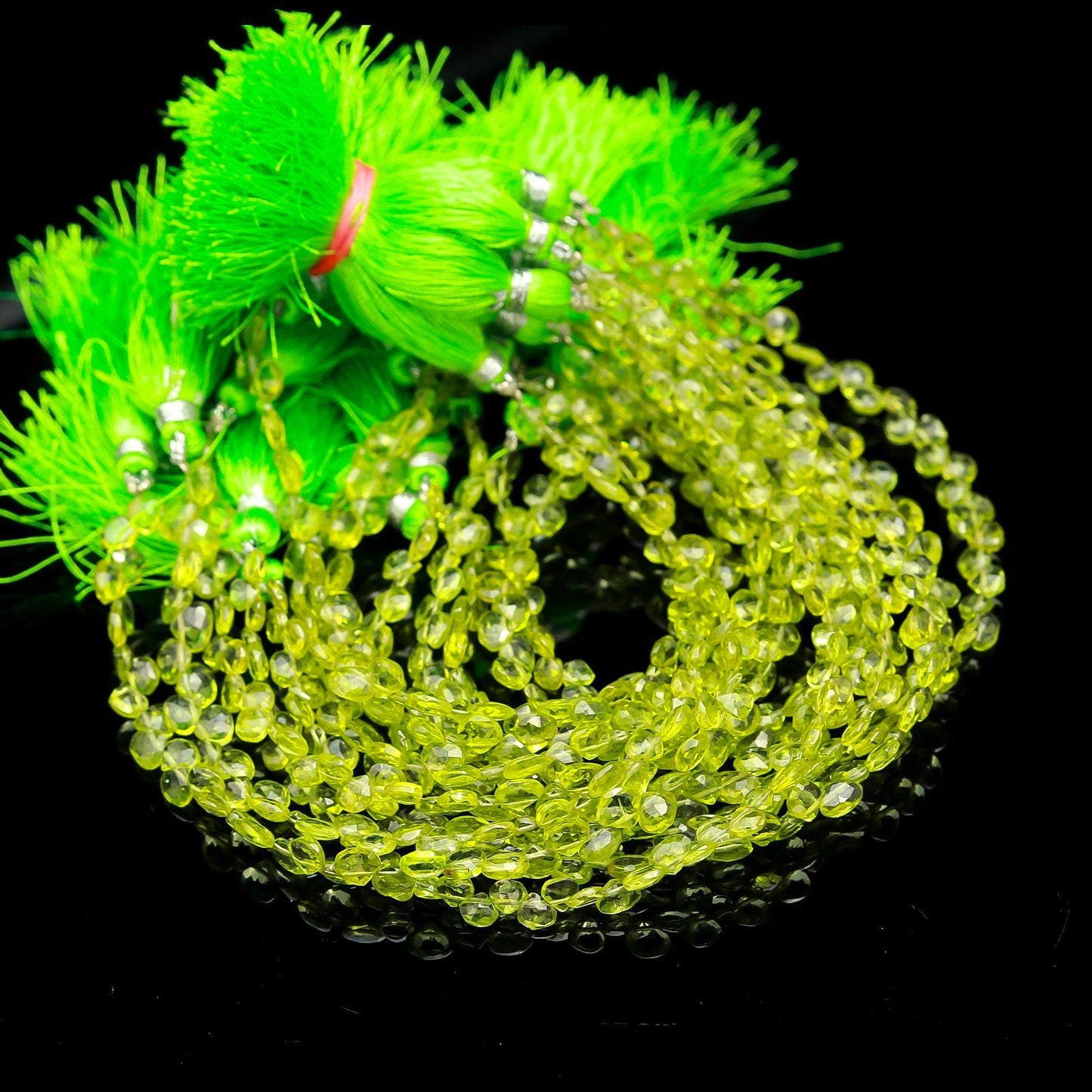 Parrot Green Peridot Heart Shape Beads Natural Peridot Faceted Heart Shape 5-6 MM Briolettes for Designer Jewelry Necklace Pendant Making