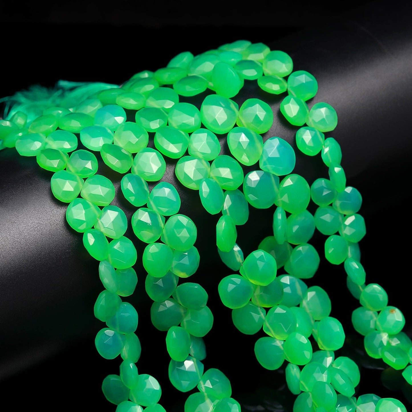Chrysoprase Chalcedony Faceted Beads Natural Chrysoprase Heart Shape 10-11 MM Briolettes Beads for Jewelry Necklace Pendant Earrings Making