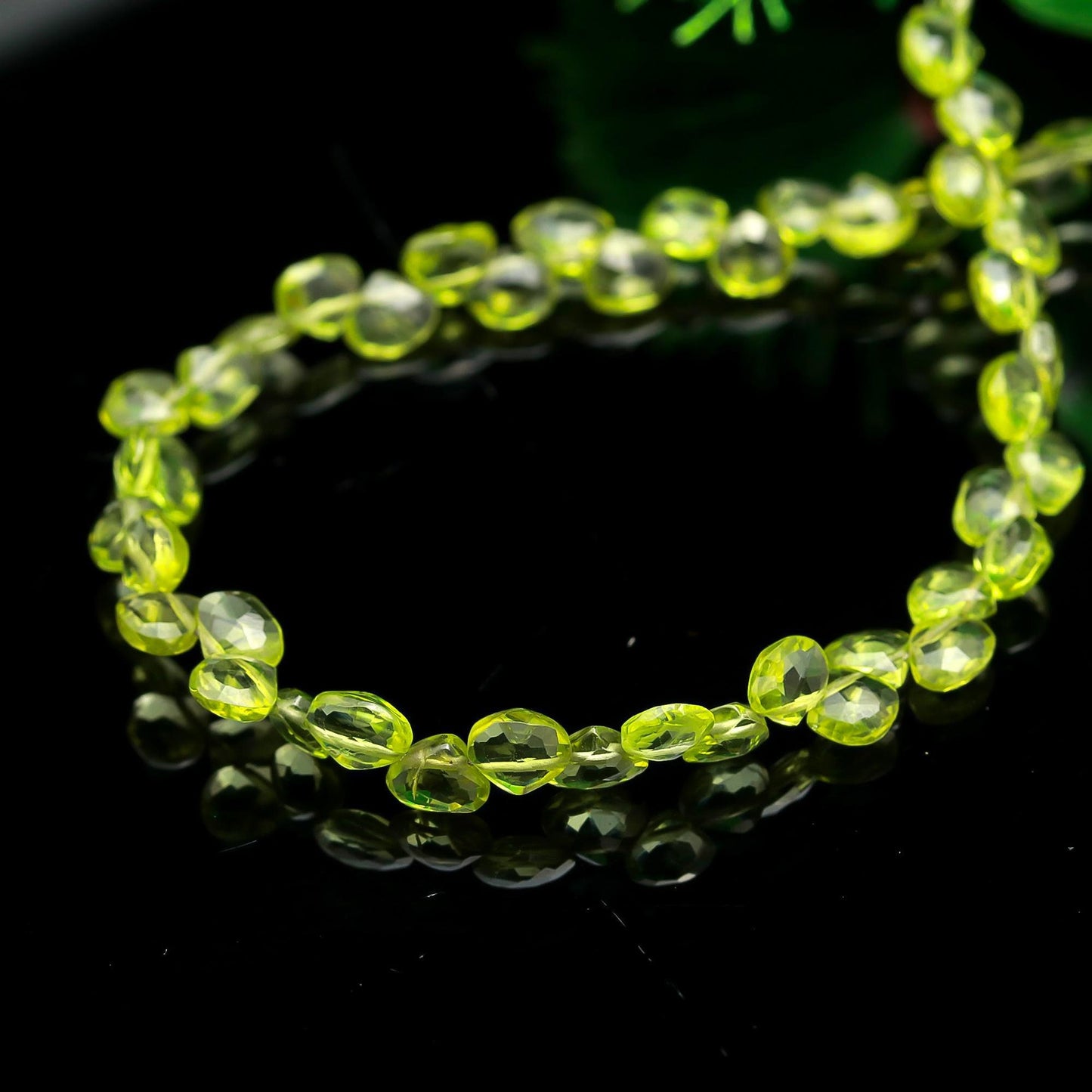 Parrot Green Peridot Heart Shape Beads Natural Peridot Faceted Heart Shape 5-6 MM Briolettes for Designer Jewelry Necklace Pendant Making