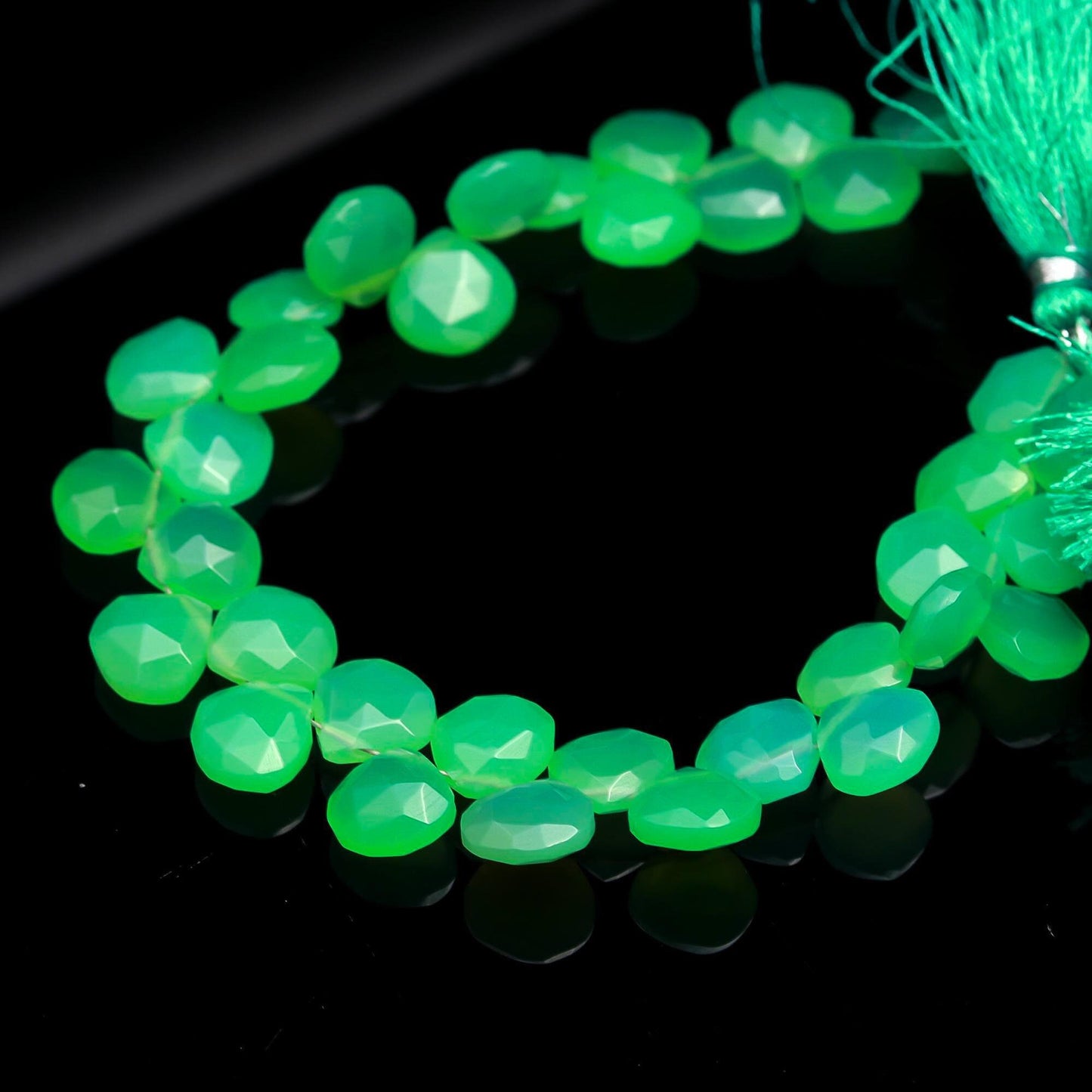 Chrysoprase Chalcedony Faceted Beads Natural Chrysoprase Heart Shape 10-11 MM Briolettes Beads for Jewelry Necklace Pendant Earrings Making